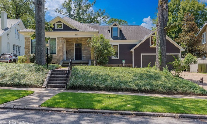 Broadmoor Casa | Stunning Home in South Highland