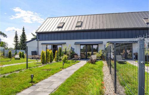 Faszcze Casa | Stunning Home In Stare Sady With Wifi