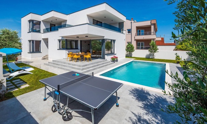 Valbandon Casa | Impresionante casa en Valbandon con.