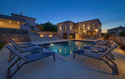 Vrh Casa | Stunning Home In Vrh With Sauna