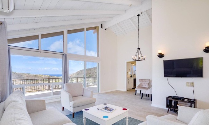 Hawaii Kai Casa | IMPRESIONANTE CASA CON VISTAS A LA MONTAÑA Y AL MAR