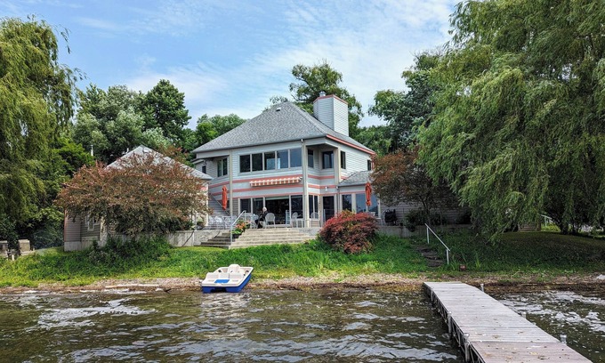 Town of Jerusalem Casa | Stunning Home with 150-Foot Beachfront in Finger Lakes