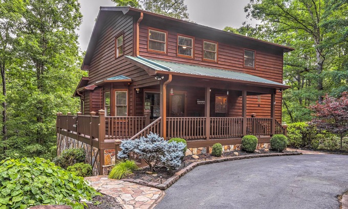 Tarheel Casa | Stunning home with fireplace, gazebo & Ping-Pong - dogs welcome