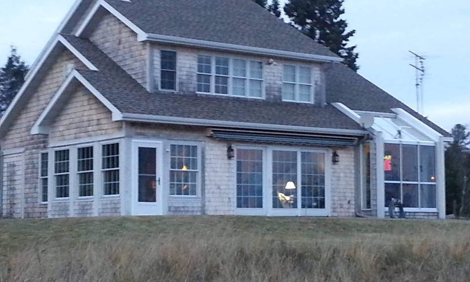Ingalls Casa | Stunning House on the Bay in the Beautiful Upper Penninsula of Michigan