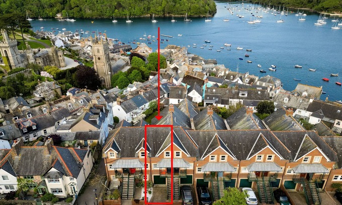 Fowey Casa | Stunning house, river views, 3 balconies, Fowey