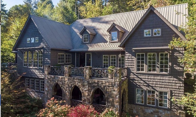 Cullowhee Casa | STUNNING Island Life in the Middle of Lake Glenville