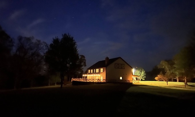 Benton Otro | Stunning Kentucky Lake farmhouse. Perfect for entertaining or relaxation. 19244
