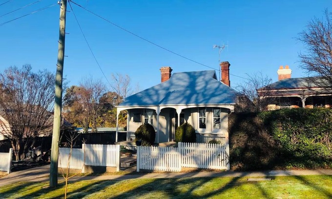 Bathurst Casa | Stunning Keppel St. Federation Cottage