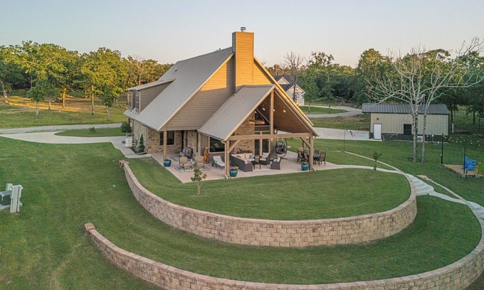 Eufaula Casa | Stunning Lake Eufaula Waterfront Home in Dixie Cove