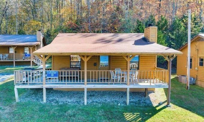 Byrdstown Cabina | Stunning Lake Front 2-Bedroom Cabin on Dale Hollow Lake Awaits Your Retreat #5!