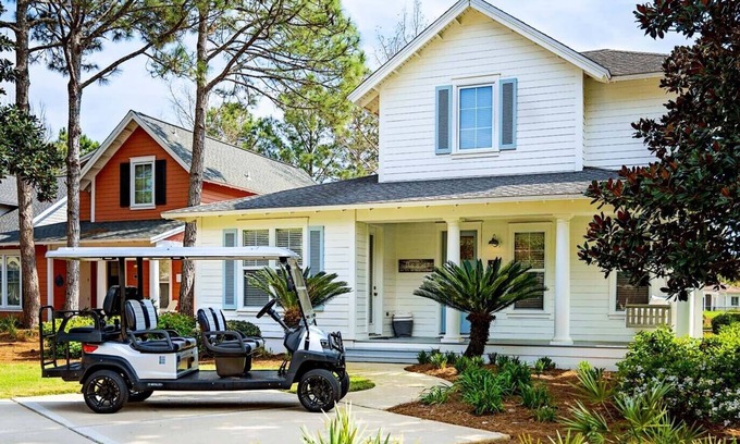 Laurel Grove Casa | STUNNING LAKE&GOLF COURSE VIEW-6 seat golf cart~FREE ACTIVITIES, Pool&Hot tub