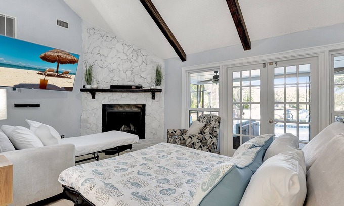 Bearss Plaza Casa | Stunning Lake House w/ Heated Pool + Ping Pong!