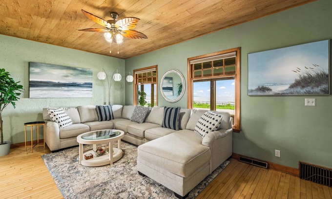 Bay View Casa | Stunning Lake View and City Skyline View Property in Bay View Milwaukee