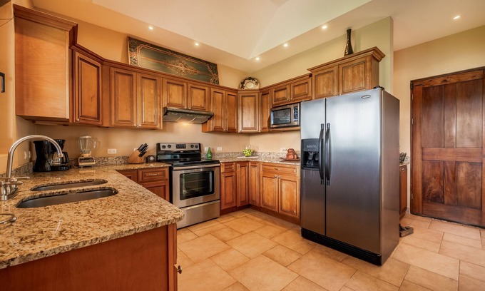 Tronadora Casa | Stunning Lake View Duplex with a Hot tub, WIFI, & Dog Friendly