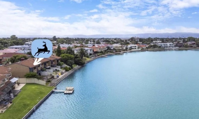 West Lakes Casa | Stunning Lake View Townhouse-Dream Staycation