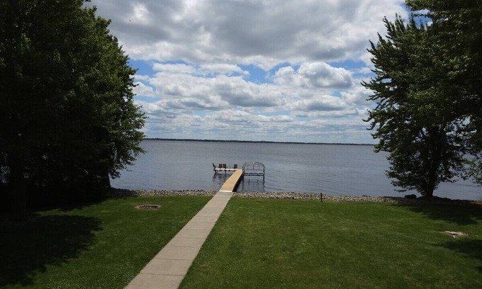 Fremont Casa | Stunning Lake Views! Sleeps 10!