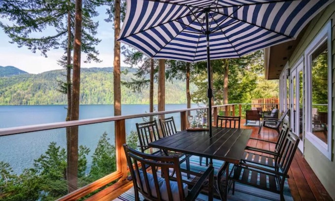 Sudden Valley Casa | Stunning Lake Whatcom Home - Epic Views and AC!