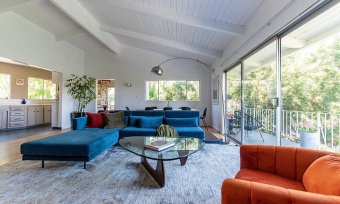 Hollywood Hills West Casa | Stunning Laurel Canyon Midcentury Modern-Best Location-Great Views!