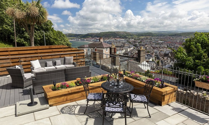 Llandudno Cabaña | Stunning Llandudno Property with amazing sea views over Llandudno and Snowdonia