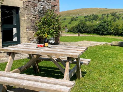 Longnor Casa | Stunning location for 4 with Pets Log fire Pass the Keys