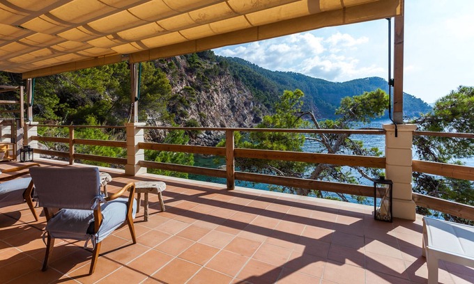 Banyalbufar Casa | Ubicación de ensueño en primera línea de playa – Villa Banyalbufar