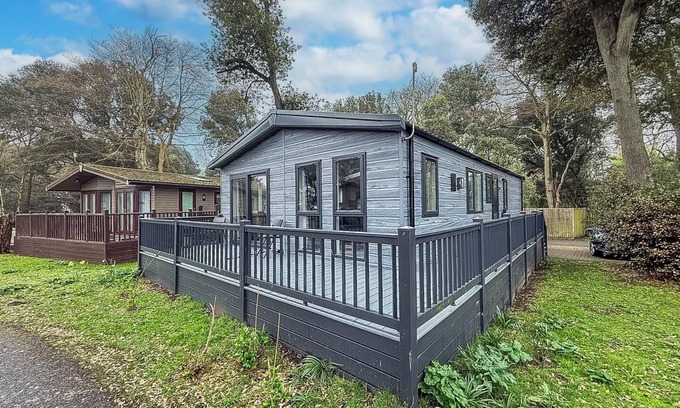 Corton Cabina | Stunning lodge with large decking at Azure Seas in Suffolk ref 32109OG