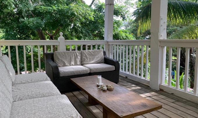 Contadora Island Apartamento | Stunning Loft 2 Floor Unit with Balcony