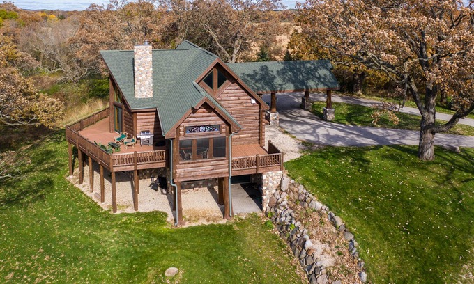 Mukwonago Cabina | Escapada de cabaña de madera impresionante cerca del lago Beulah * Mesa de billar * Parrilla