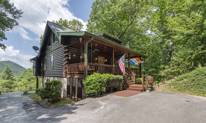Rabun Gap Cabina | Stunning Log Cabin with Scenic Mountain Views 🌄