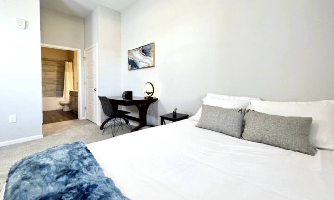 Park Hills Apartamento | Stunning Lux Apt design w/pool & Cincinnati view