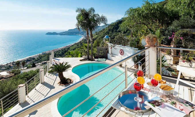 Letojanni Villa | Stunning luxurious villa with sea views