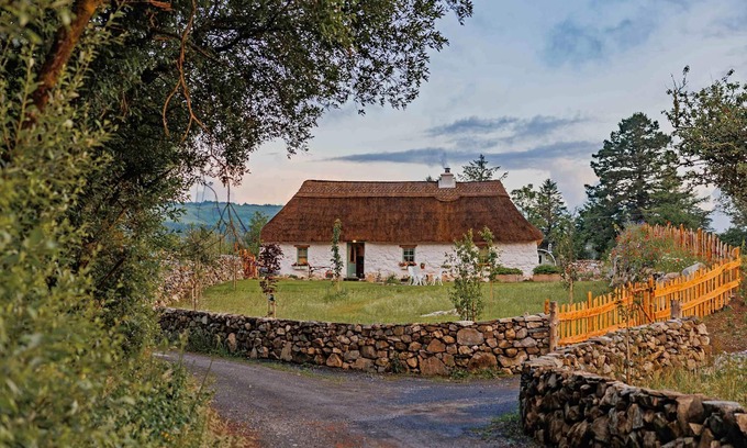 Oughterard Apartamento | Stunning Luxury Thatched cottage not far from Galway City & Connemara - Hot Tub & Sauna