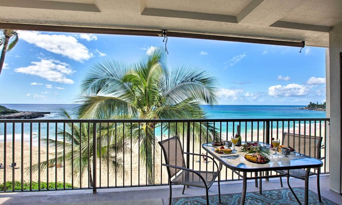 Makaha Condominio | ¡NUEVO! Picture-Perfect Makaha Condo w / Pool & Lanai!