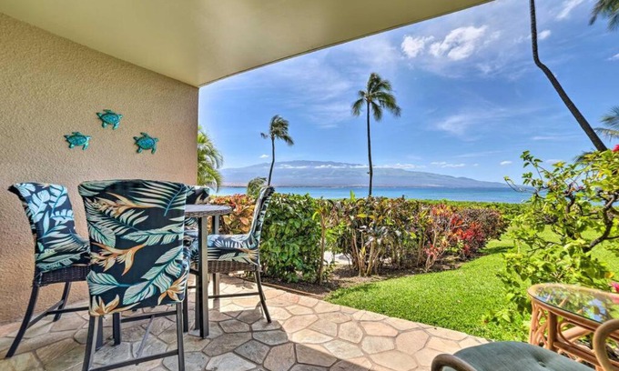 Maalaea Apartamento | Stunning Maui Direct Ocean front on the beach, Walk to beach from Condo, Watch Turtles, Whales, AC in all rooms ocean view Pool and Spa