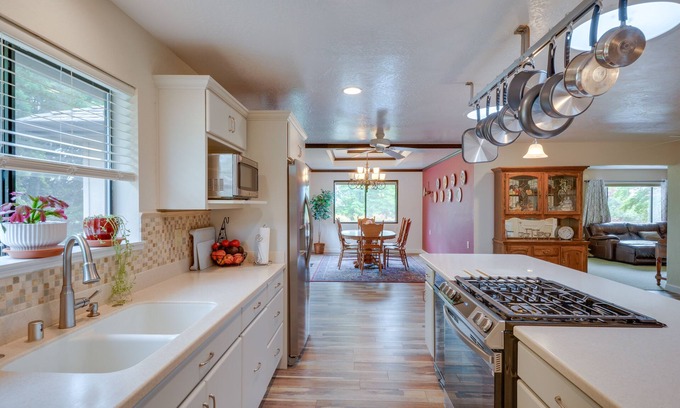 Medford Casa | Stunning Medford Escape w/ Panoramic Views!
