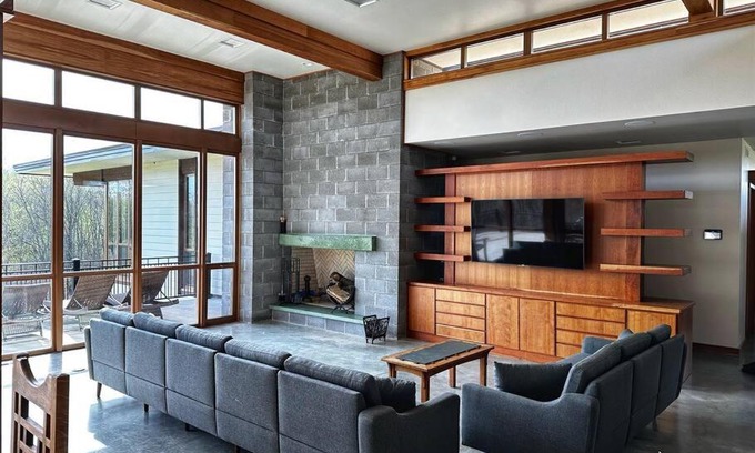 Grove Casa | Stunning Mid-Cent Modern Retreat Comfy Beds Grove Quiet Setting Boat Parking