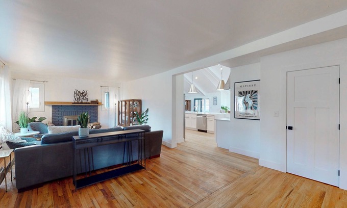 West Elmira Casa | Stunning Mid Century Modern Designer Home