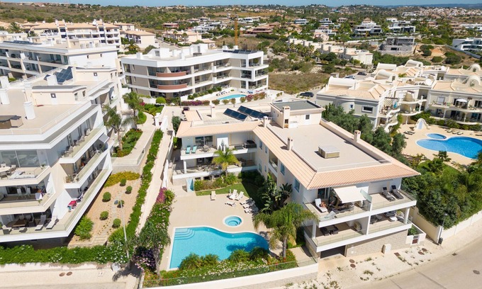Porto de Mos Apartamento | Stunning modern apartment [85]