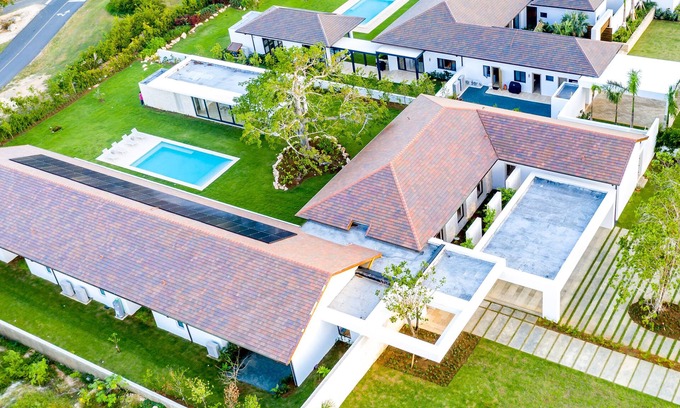 Las Lomas Villa | Stunning Modern Garden Villa in a Beautiful Setting LA CEIBA
