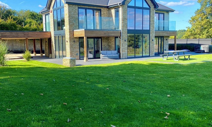 Corston Casa | Stunning modern home set in beautiful grounds.