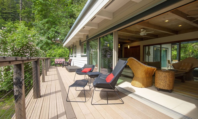 Summerhome Park Casa | Stunning Modern Home in Sunny Location Close to Beach Access