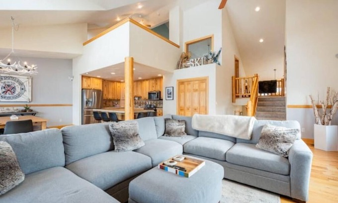 Pole Creek Casa | Stunning Modern Mountain Retreat with Private Hot Tub