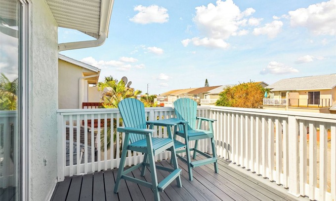 Chandler Park Casa | Stunning Modern and Elegant Townhome - 5 Min Walk to Beach!