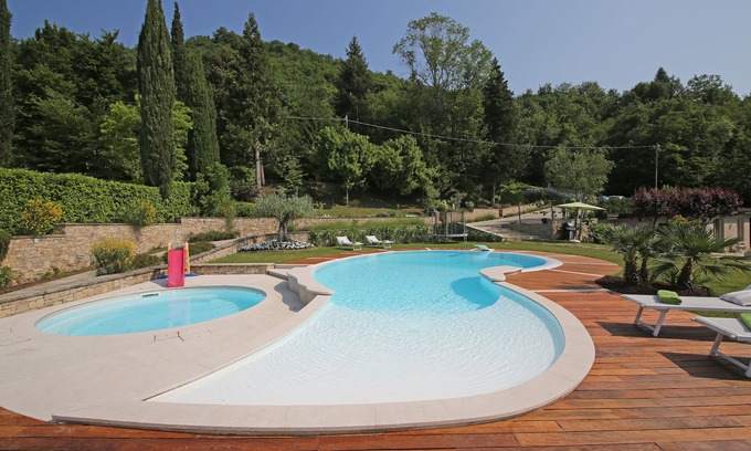 Salo Villa | Impresionante villa moderna con piscina compartida, jardín LG, fantásticas vistas, aire acondicionado, GYM-PLAYAREA