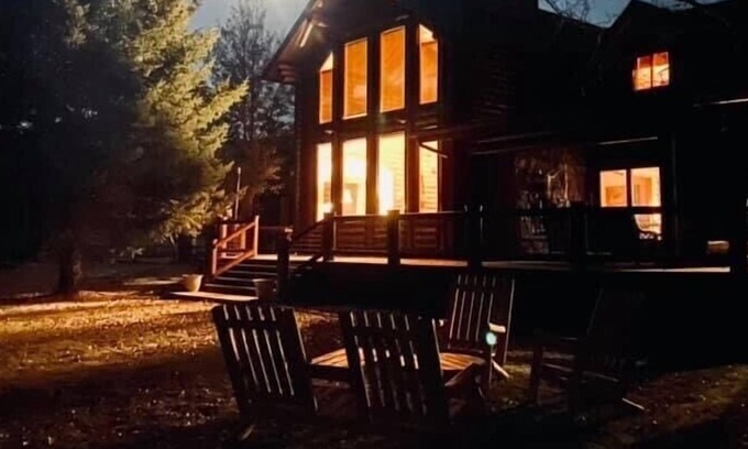 Ennis Casa | Impresionante Retiro de Montana Ubicado en el "Backroad to Yellowstone".