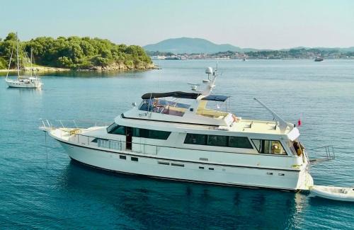 Limni Alquiler De Eote | Stunning Motor Yacht in Corfu