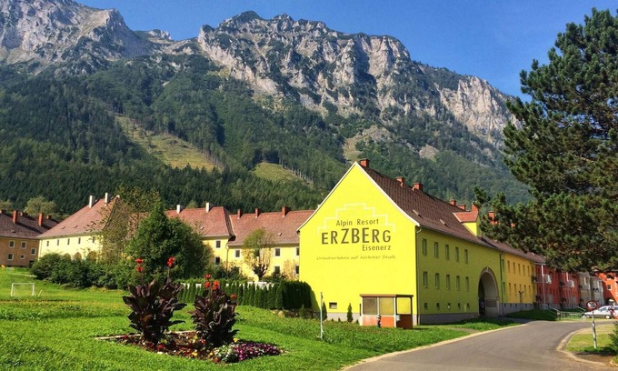 Eisenerz Apartamento | Apartamento con vistas a la montaña en Estiria