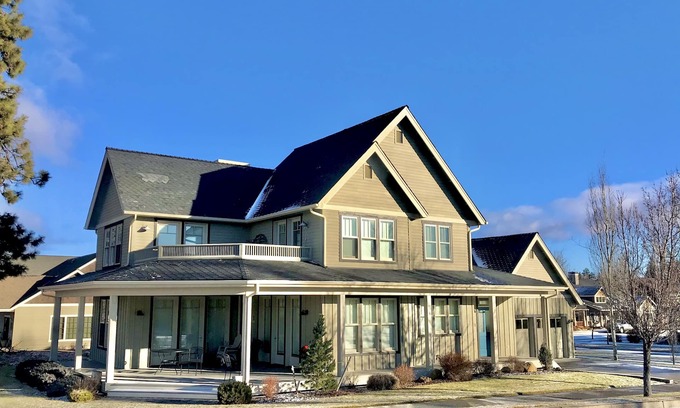 Sisters Casa | Stunning Mountain View Home In Sisters! Walk to town!!
