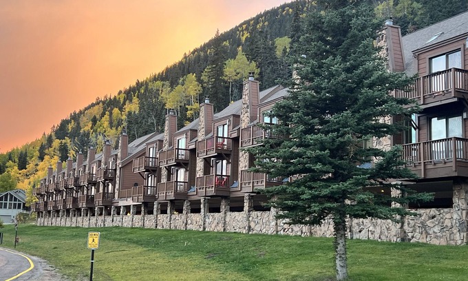 Purgatory Condominio | Stunning Mountain Views, Resort Amenities: Hot Tubs, Indoor Pool, Tennis Court