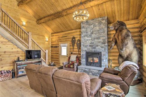 Livingston Casa | Stunning Mountain Views Livingston Cabin with Deck!